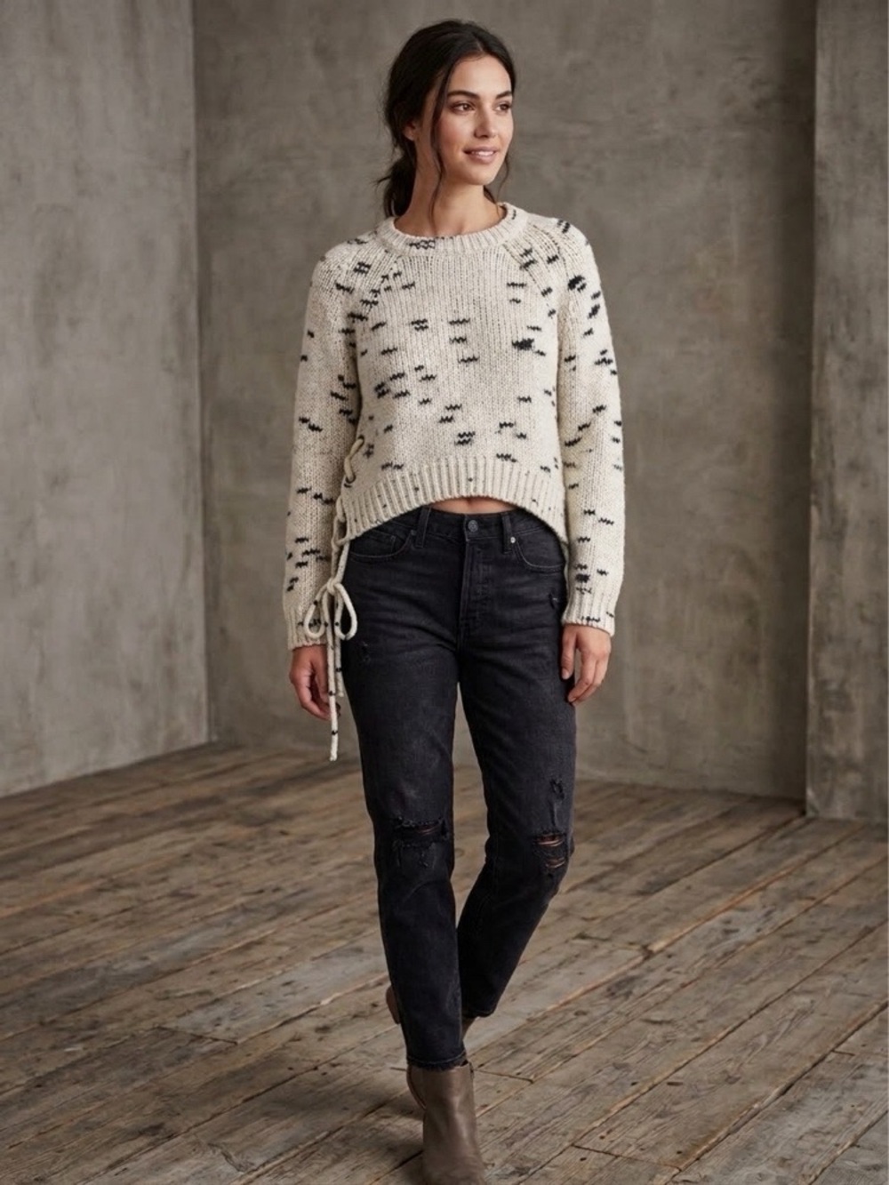 John & Jenn Crewneck Lace up oversized cropped sweater XS